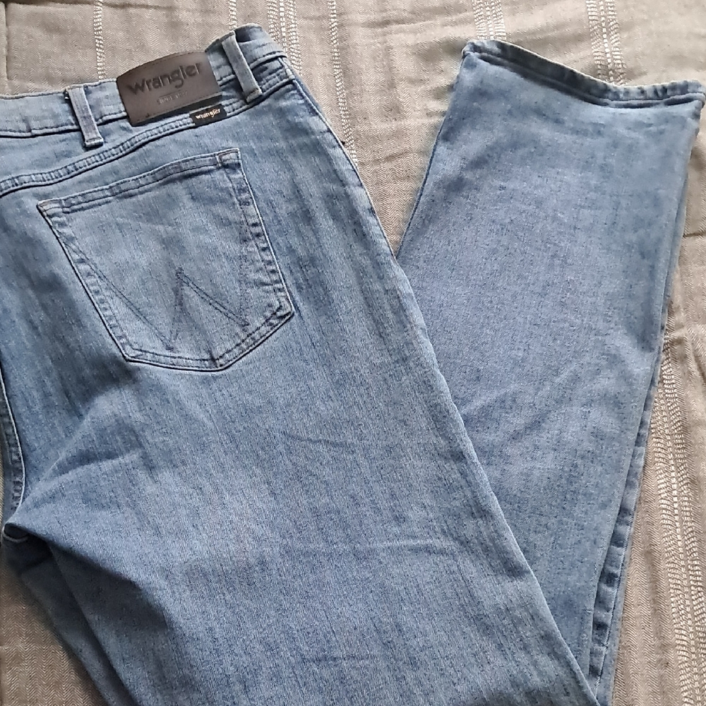 Wrangler Men's Light Blue Straight Jeans